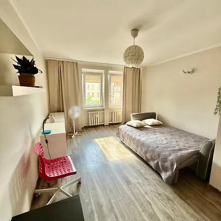 Night Host Trzebnicka 34-36 Free Parking
