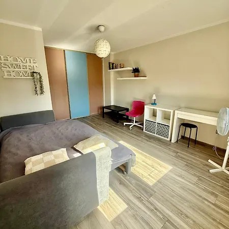 Night Host Trzebnicka 34-36 Free Parking Apartman *