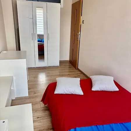 Night Host Trzebnicka 34-36 Free Parking *